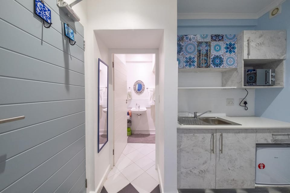 Facade/entrance, Kitchen or kitchenette