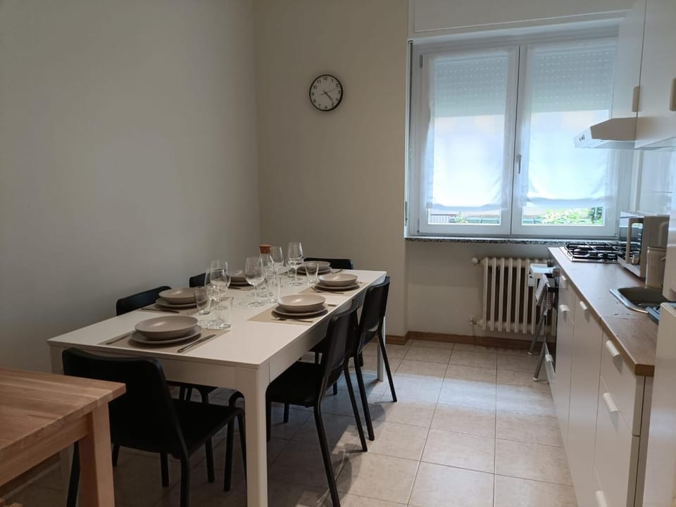 Dining area, kitchen