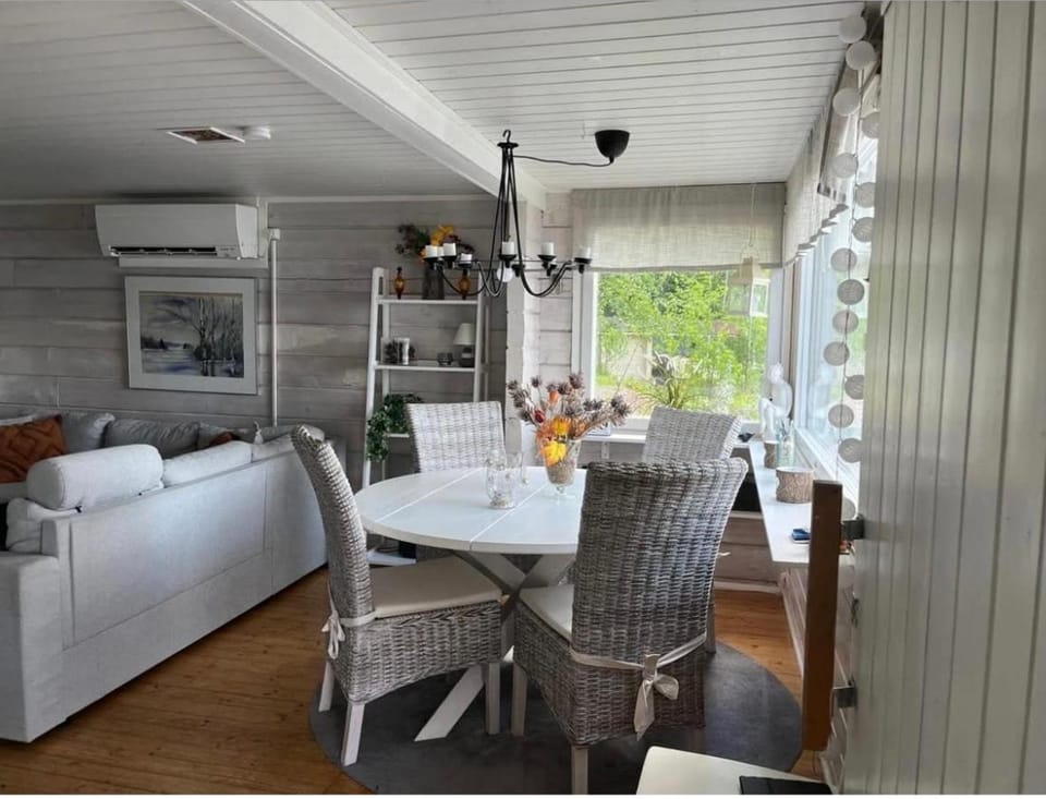 Ympärivuotinen järvenrantahuvila Pihtiputaalla Villa in Finland