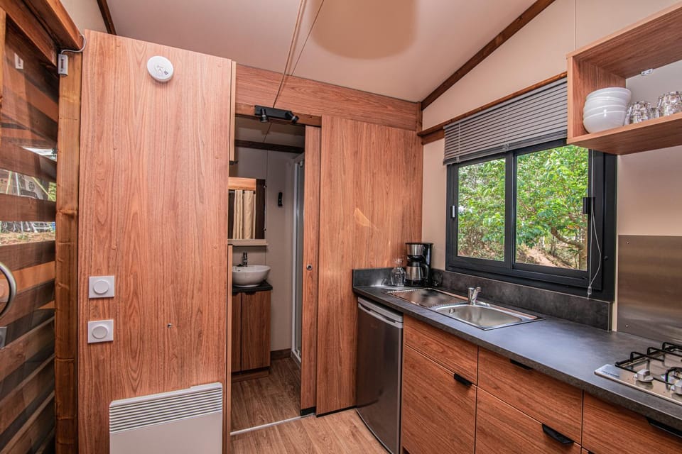 Bathroom, kitchen