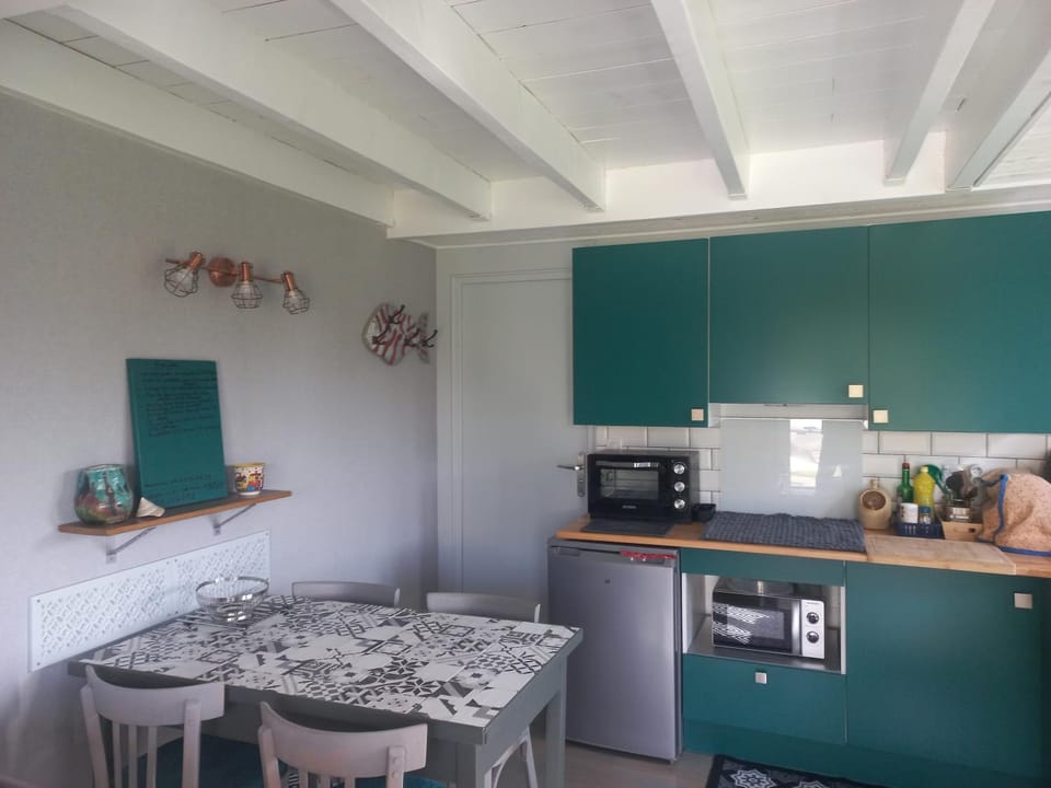 Studio bois indépendant au calme Chalet in Concarneau