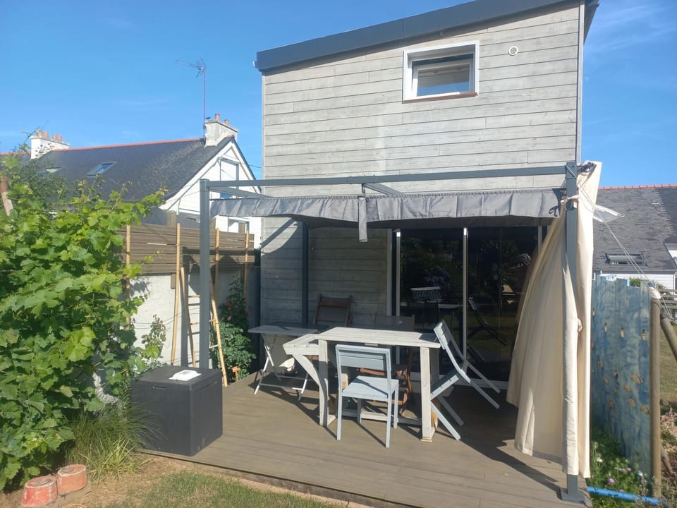 Studio bois indépendant au calme Chalet in Concarneau