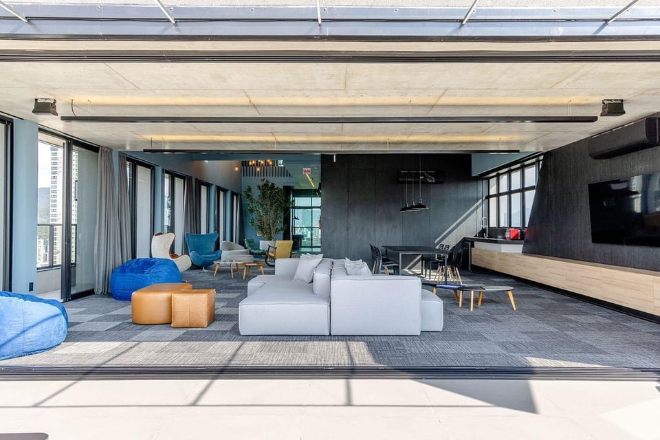Communal lounge/ TV room, TV and multimedia, Seating area
