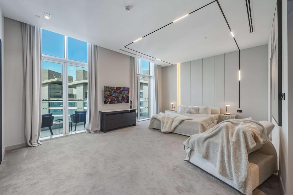 Bed, TV and multimedia, Bedroom