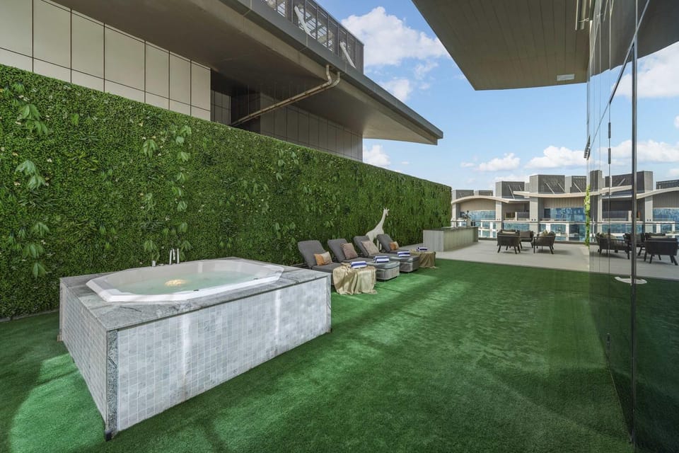 Hot Tub, Balcony/Terrace, Seating area, sunbed