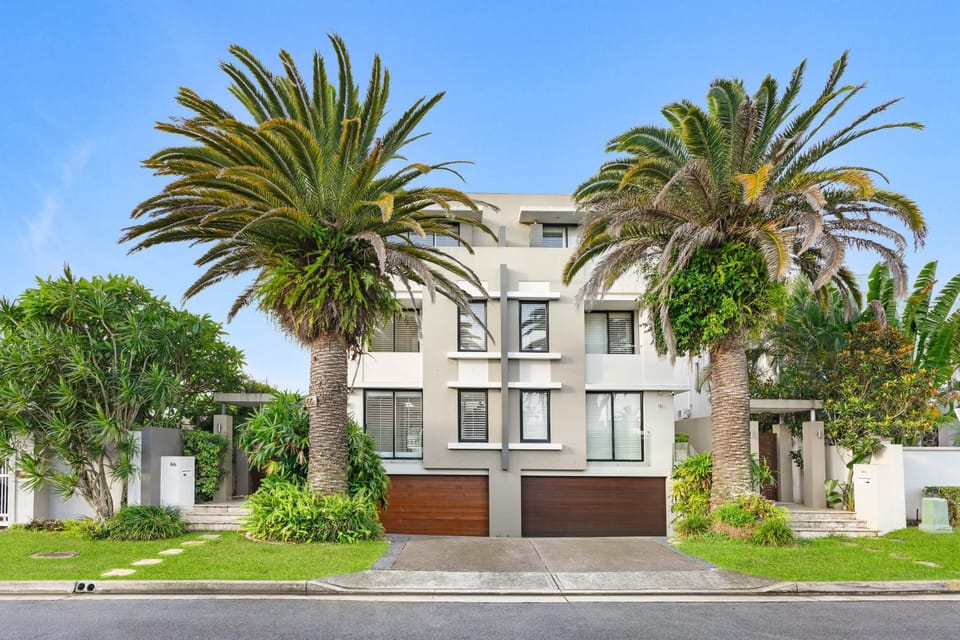 3 m Luxury Waterfront Villa in Paradise Pets Welcome Villa in Surfers Paradise