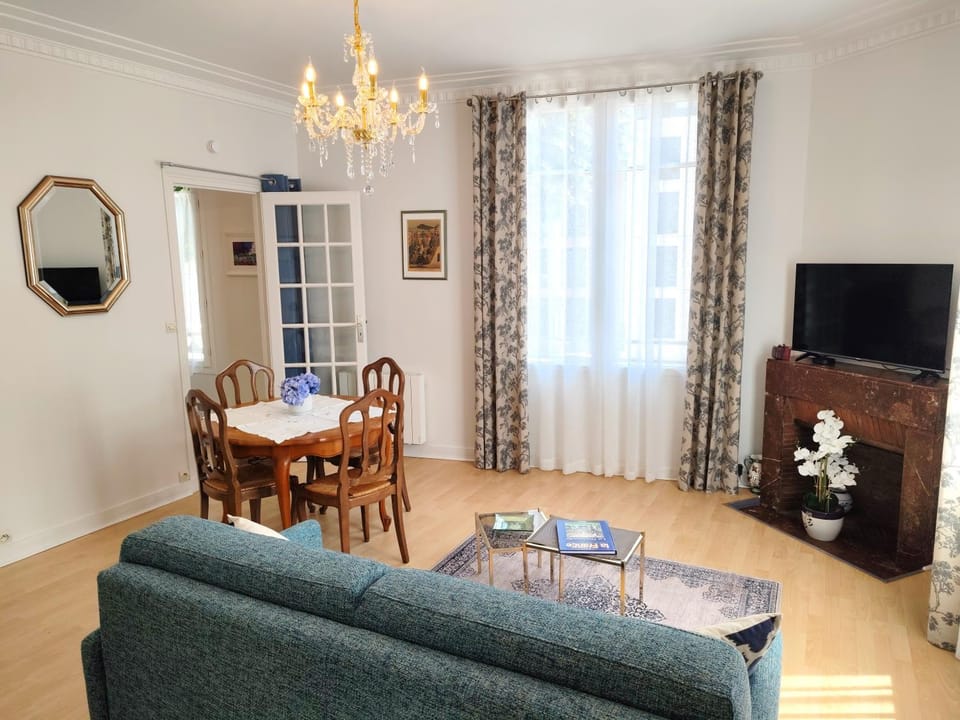 TV and multimedia, Living room, Dining area