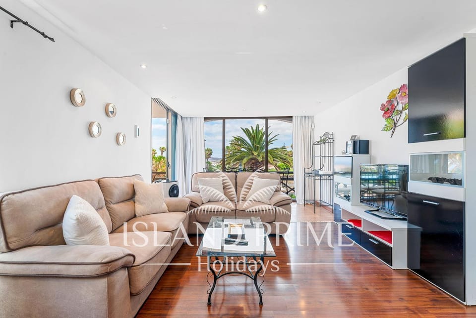 TV and multimedia, Balcony/Terrace, Living room, Seating area, Dining area, internet