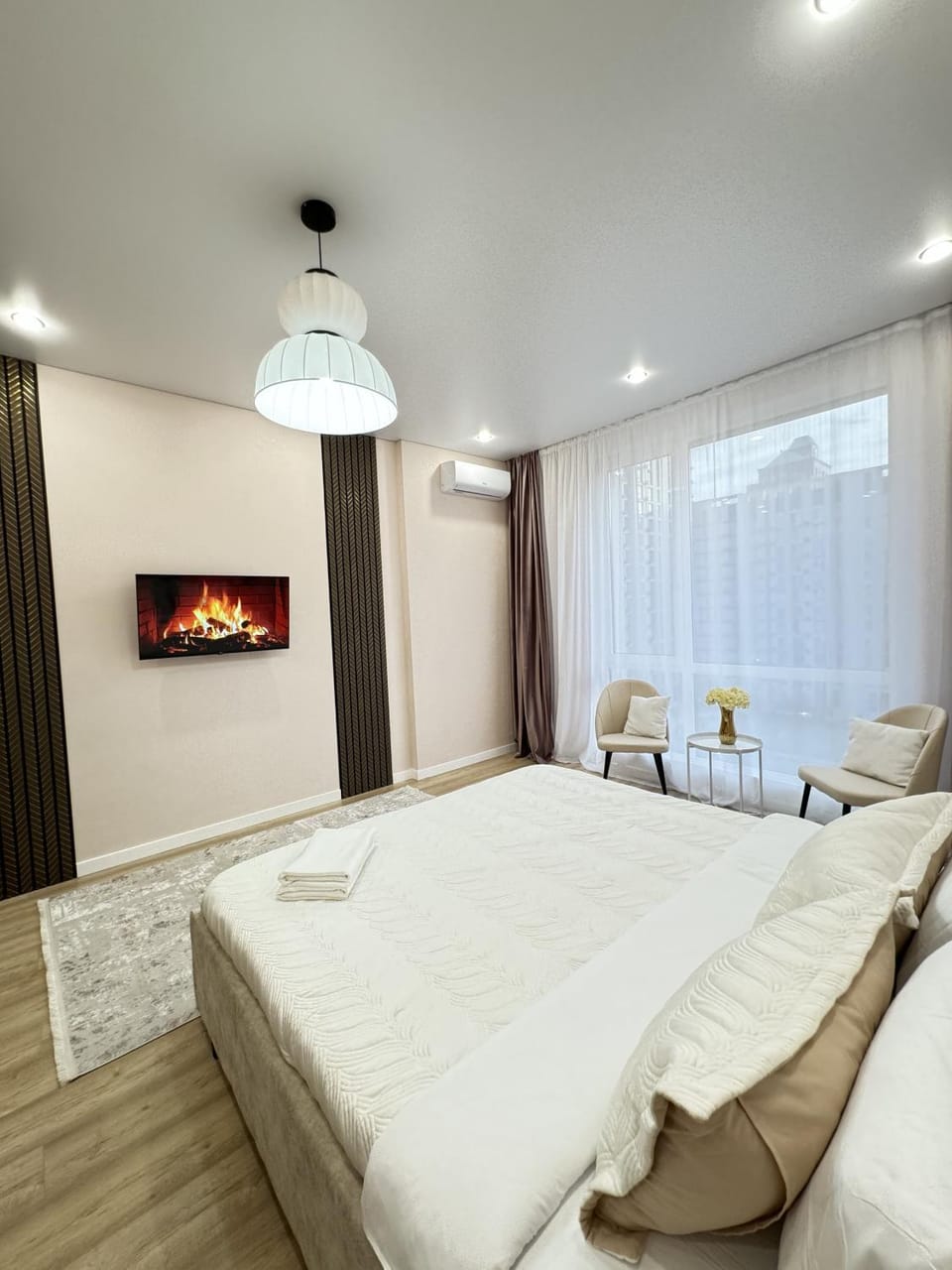 Bed, Photo of the whole room, Bedroom
