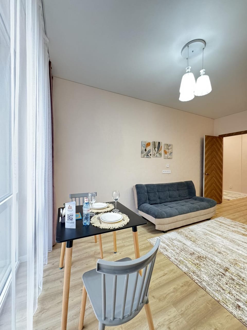 Kitchen or kitchenette, Living room, Seating area, Dining area