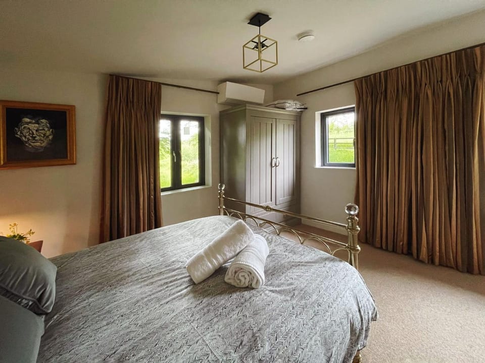 The Gamekeepers Cabin at Glenastar Lodge NewcastleWest Limerick V42NY39 Cabin in County Limerick