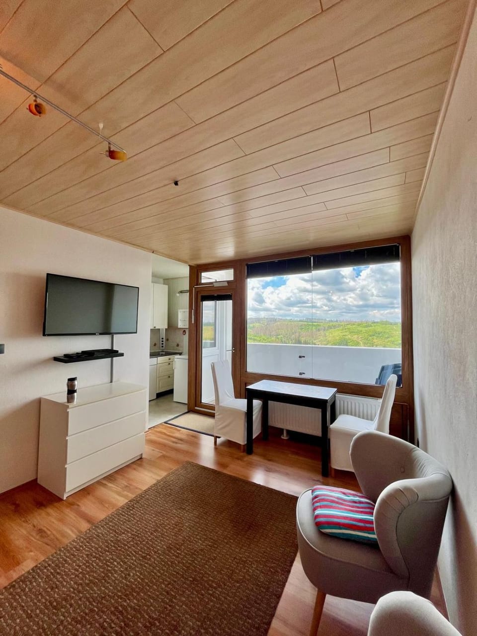 Communal lounge/ TV room, TV and multimedia, View (from property/room), Living room, Seating area, Dining area, Evening entertainment