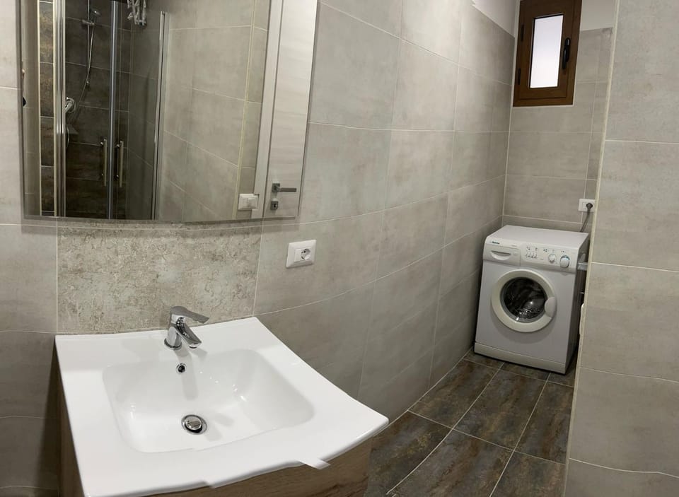 Shower, Toilet, Bathroom, washing machine