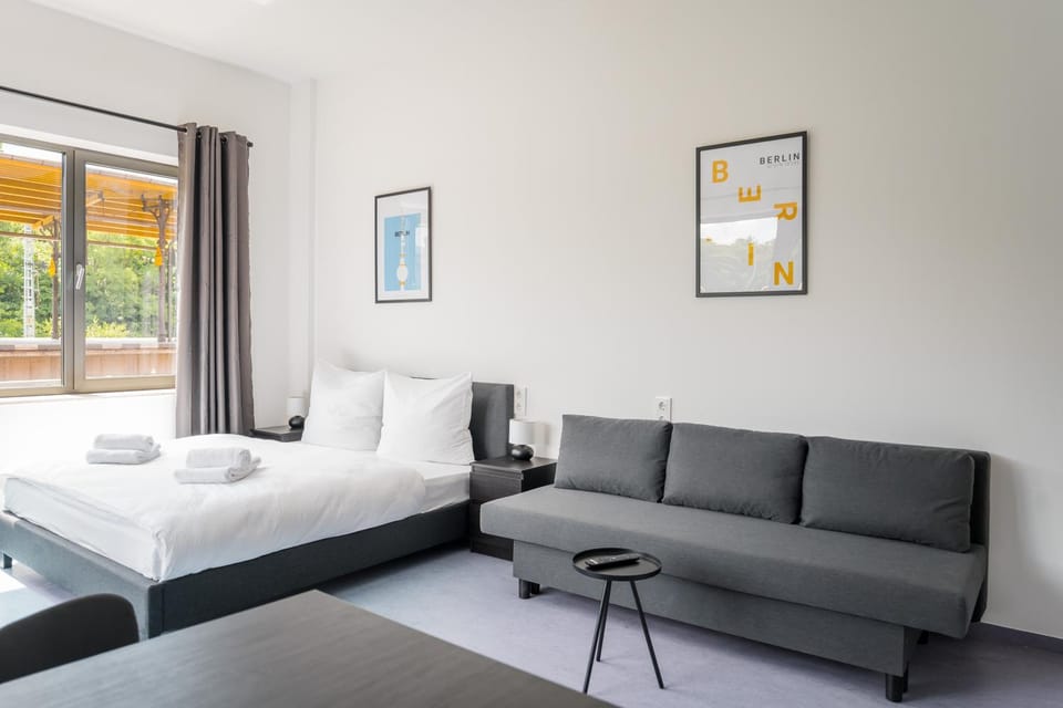 Bed, Photo of the whole room, Seating area, Bedroom