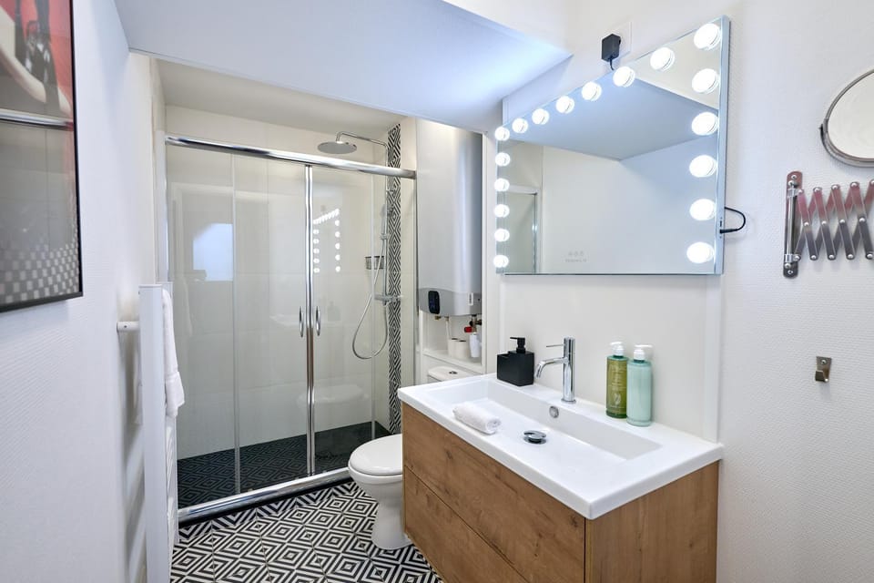 Shower, Bathroom, towels