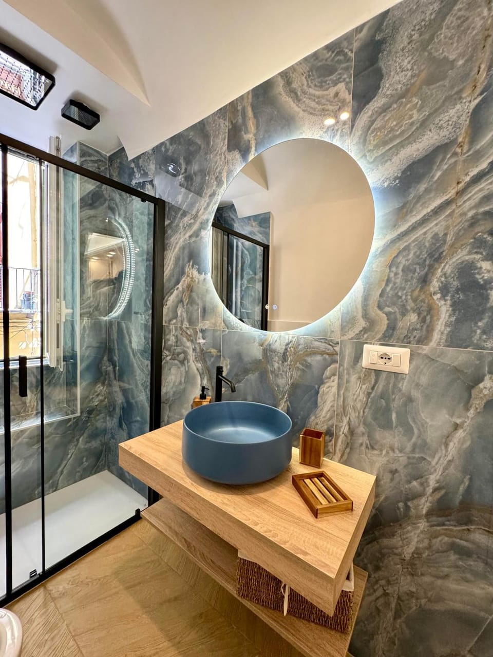 Shower, Bathroom, towels