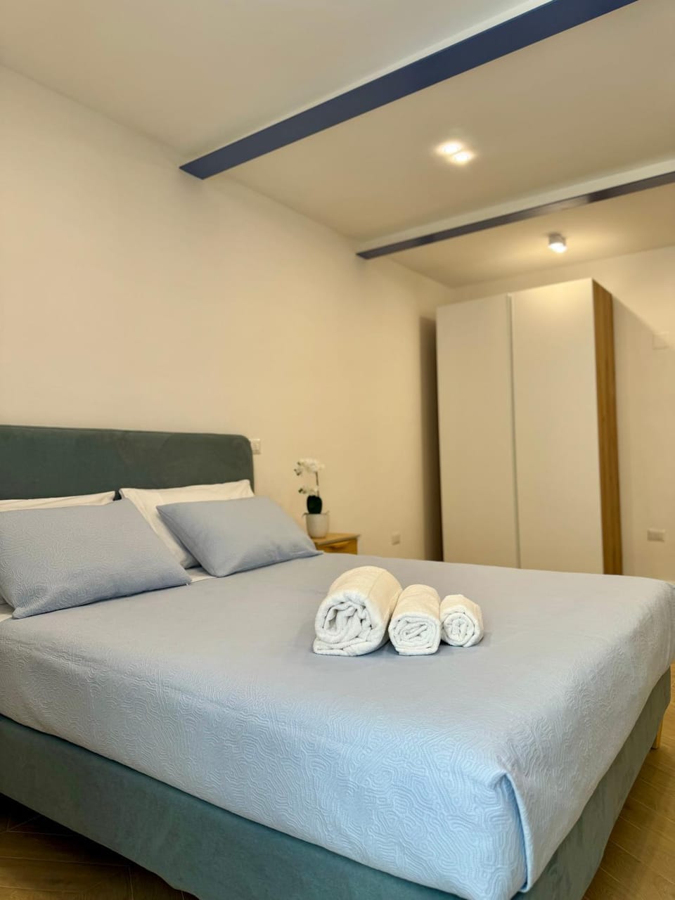 Bed, Photo of the whole room, Bedroom, towels, wardrobe