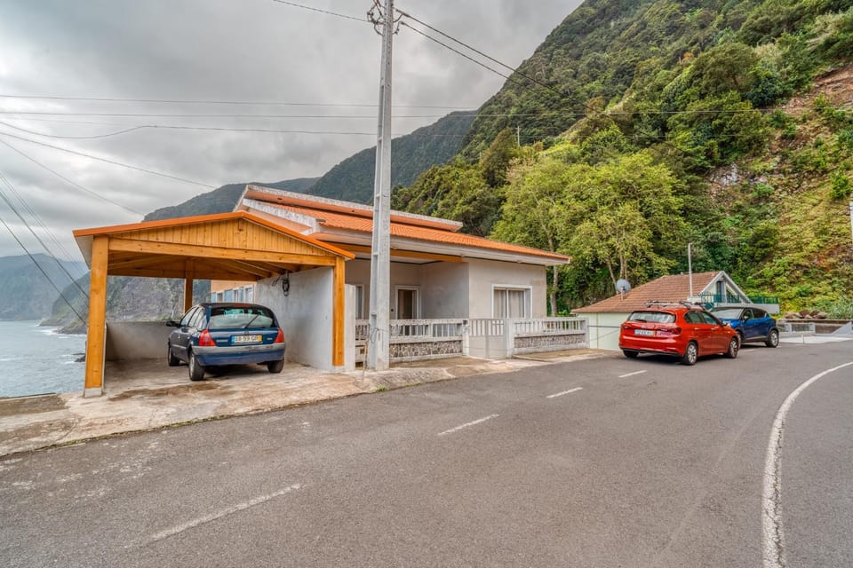 Property building, Day, Natural landscape, Parking