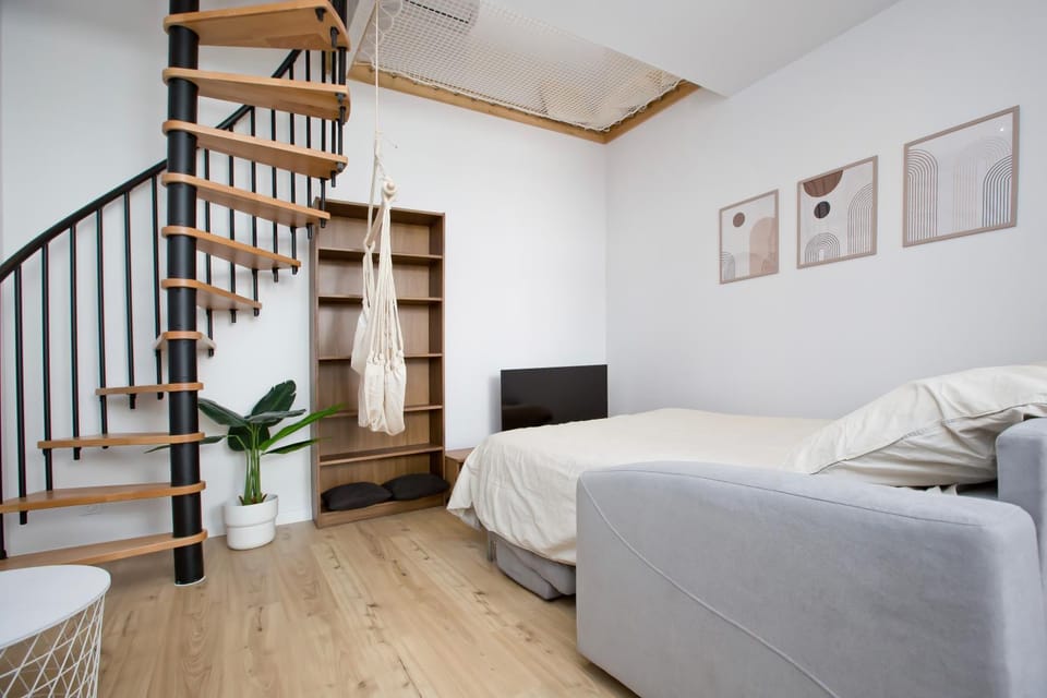 Bed, Living room