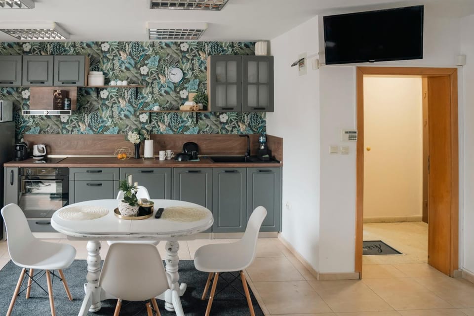 Kitchen or kitchenette, kitchen