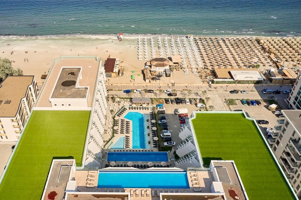 Day, Natural landscape, Balcony/Terrace, Beach, Pool view