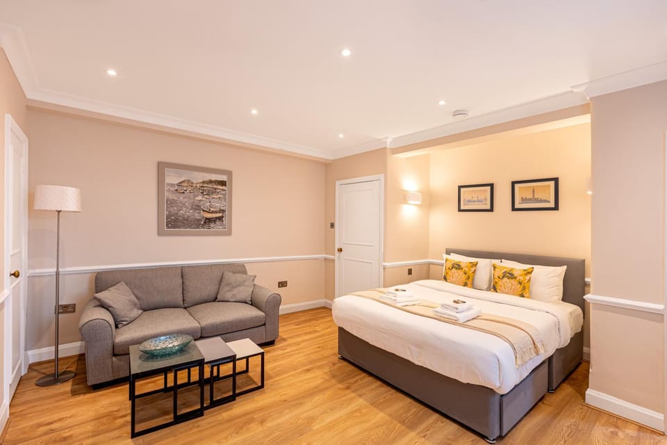 Charming Studio in Prestigious Chelsea Apartment in City of Westminster
