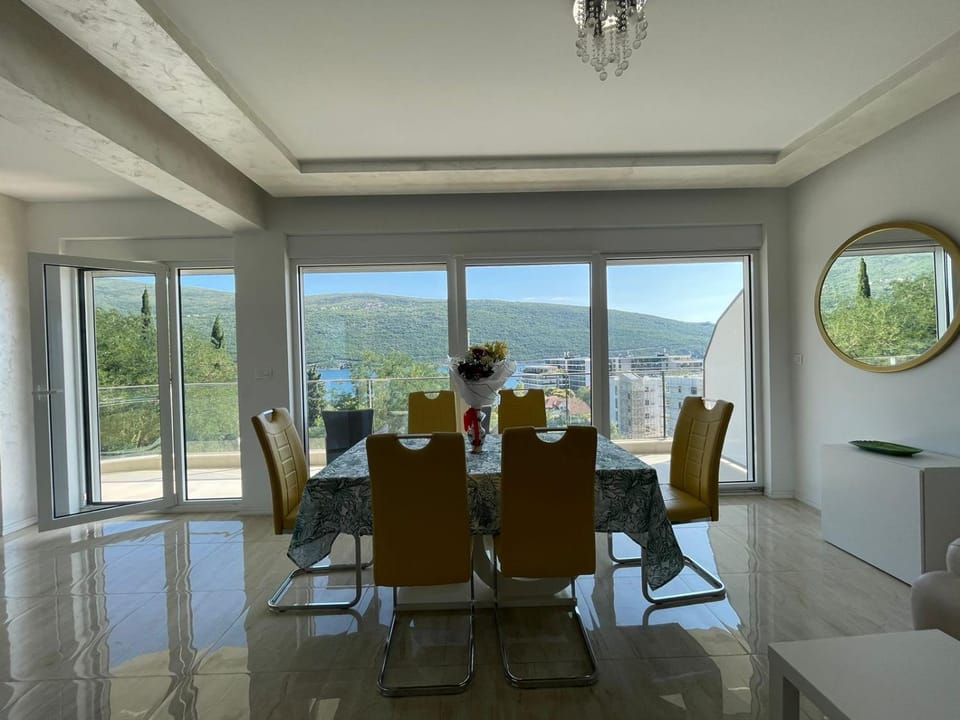 Living room, Dining area, Dinner