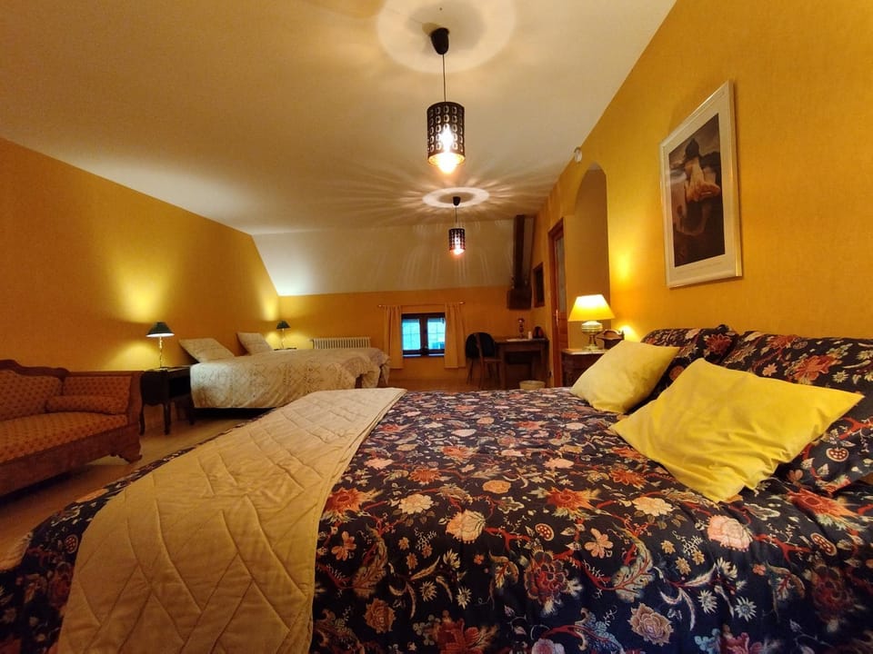 La Baudinière, Chambre La Dorée Bed and Breakfast in Bourgogne-Franche-Comté