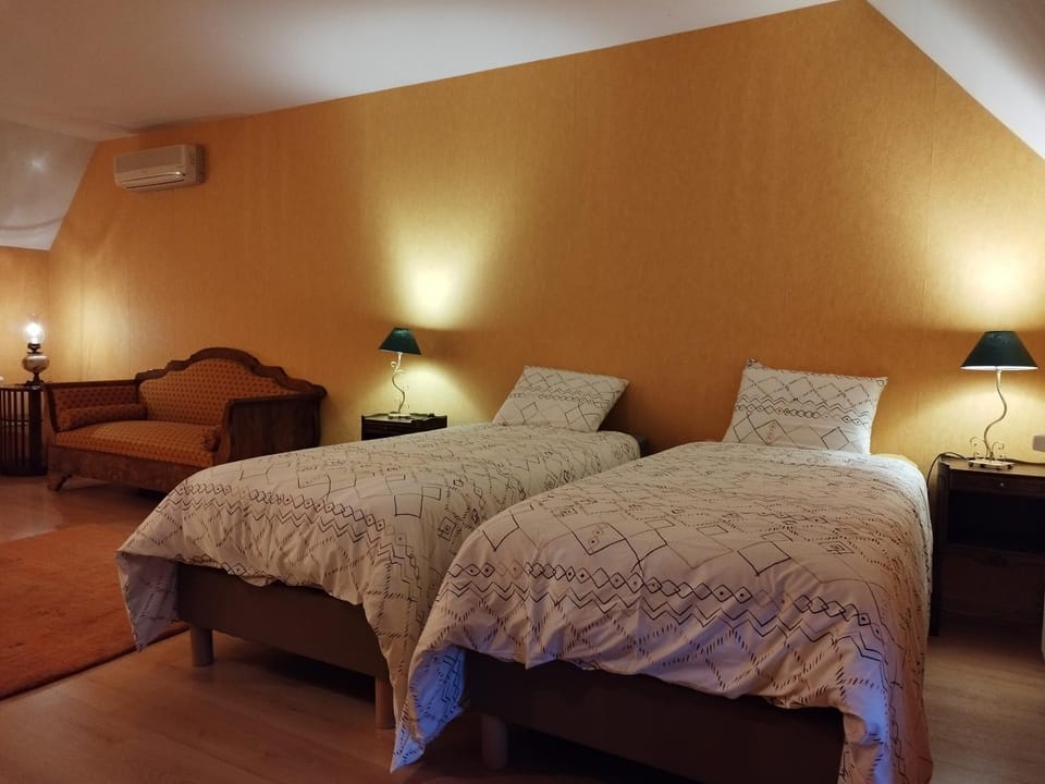 La Baudinière, Chambre La Dorée Bed and Breakfast in Bourgogne-Franche-Comté