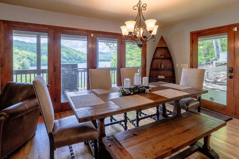Lakefront Point Retreat on Nantahala Lake with Dock House in Nantahala