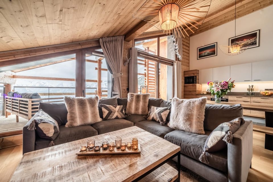 Kitchen or kitchenette, Living room, Seating area, Dining area