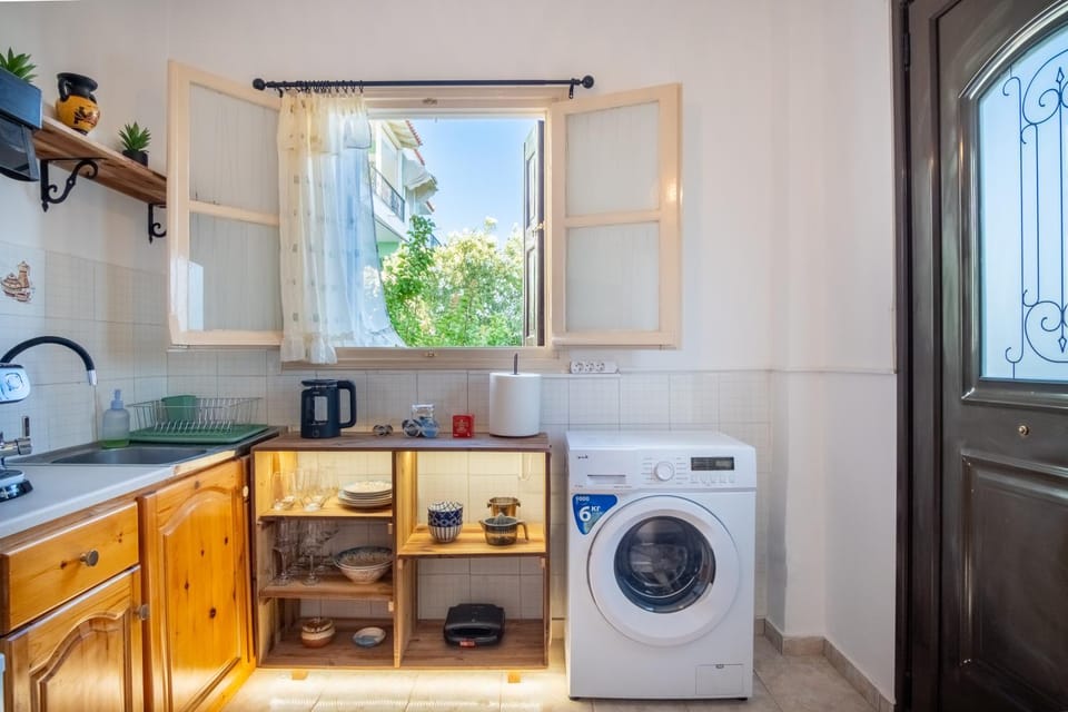 Coffee/tea facilities, Kitchen or kitchenette, washing machine