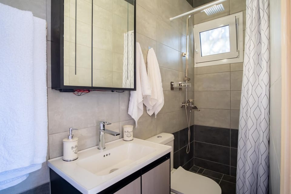 Shower, towels