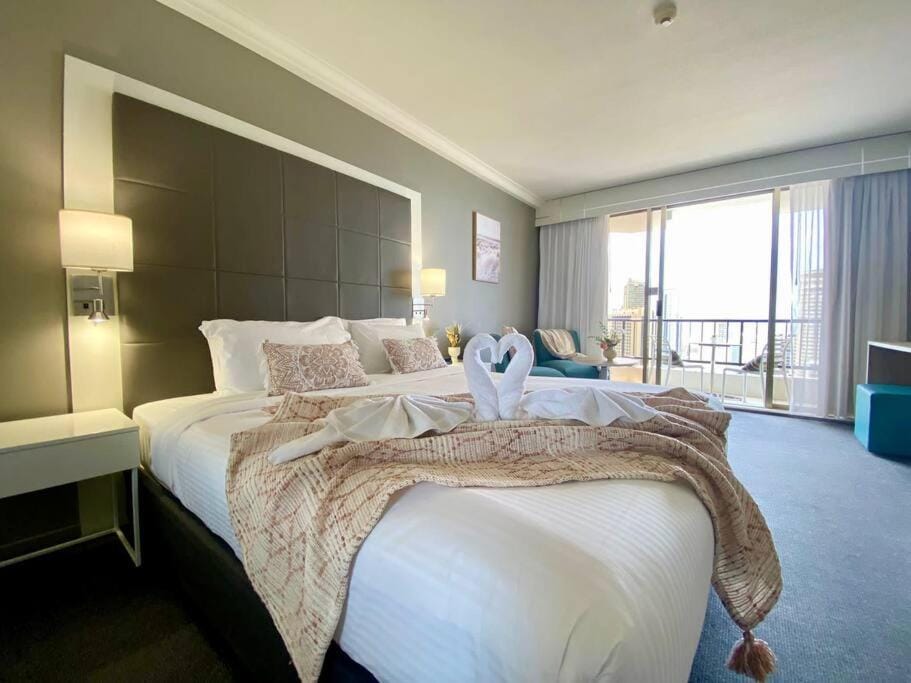 Level 22 Ocean View Studio Apartment in Surfers Paradise Boulevard