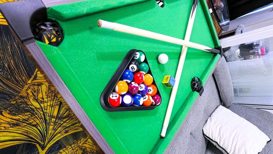 Billiard, Game Room