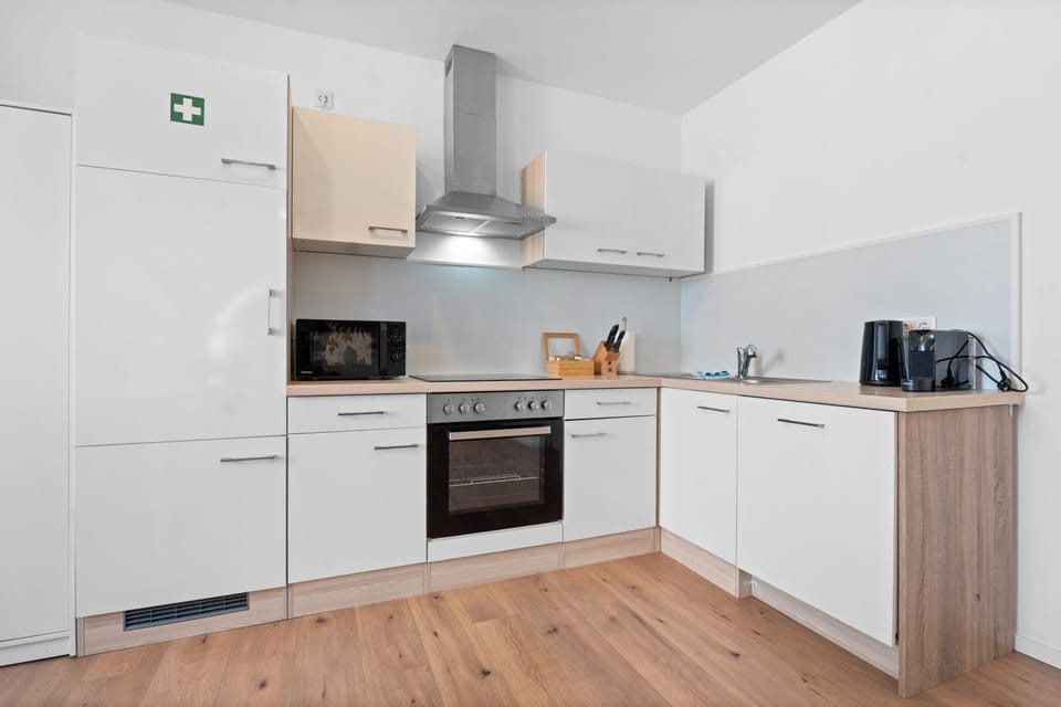 Coffee/tea facilities, dishwasher, stove, kitchen