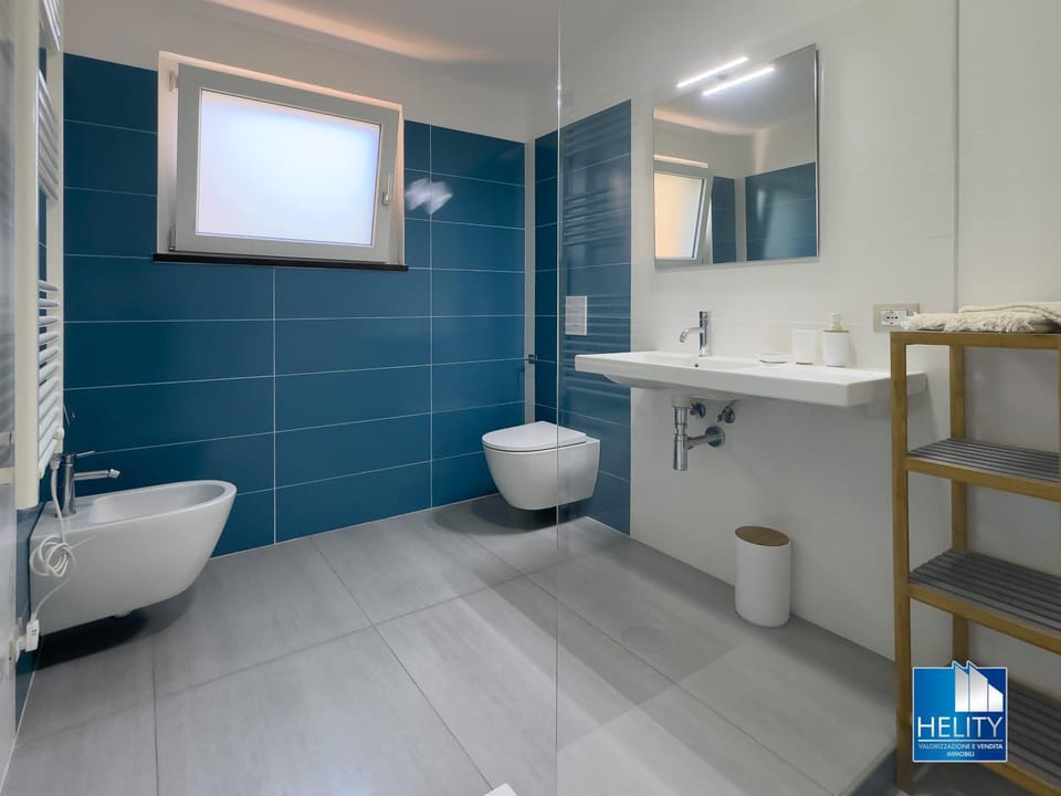 Shower, Toilet, Bathroom, bidet, towels