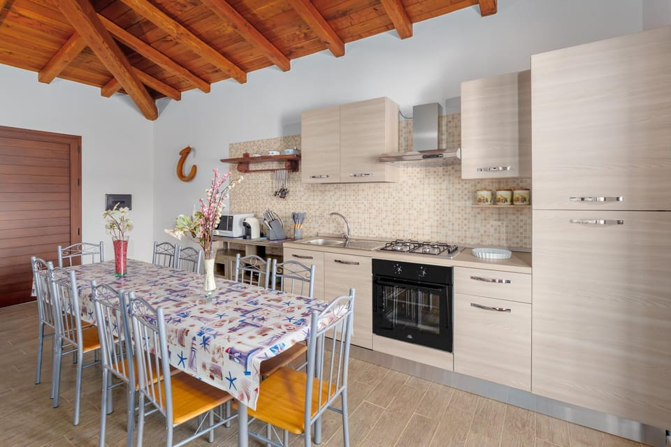 Property building, Kitchen or kitchenette, Living room
