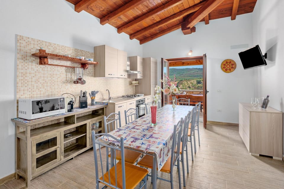 Property building, Kitchen or kitchenette, Living room