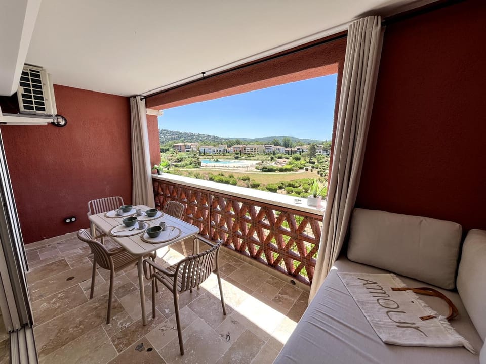Patio, Natural landscape, View (from property/room), Balcony/Terrace, Dining area, Mountain view, air conditioner