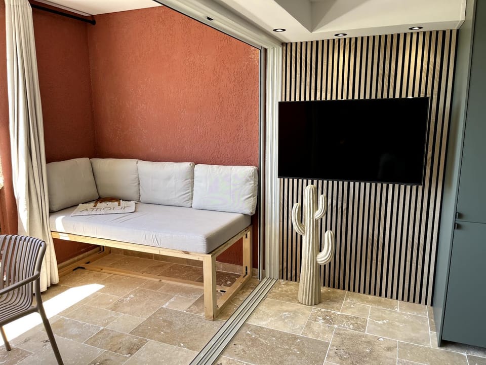 TV and multimedia, Living room, Seating area