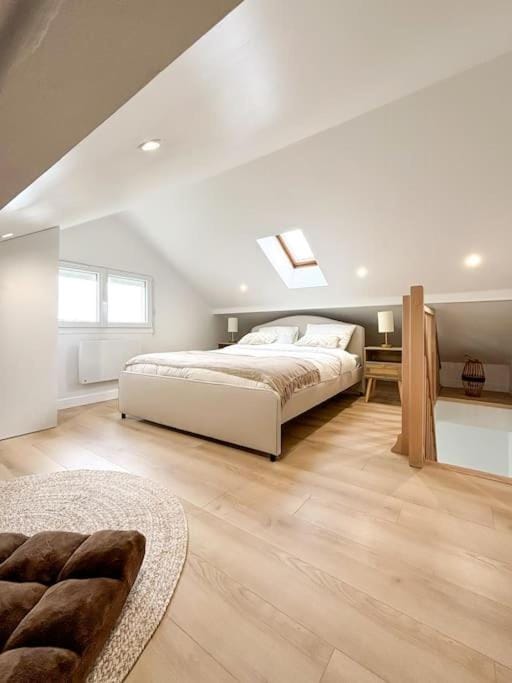 New duplex 1 minute walking from overground Apartment in Massy