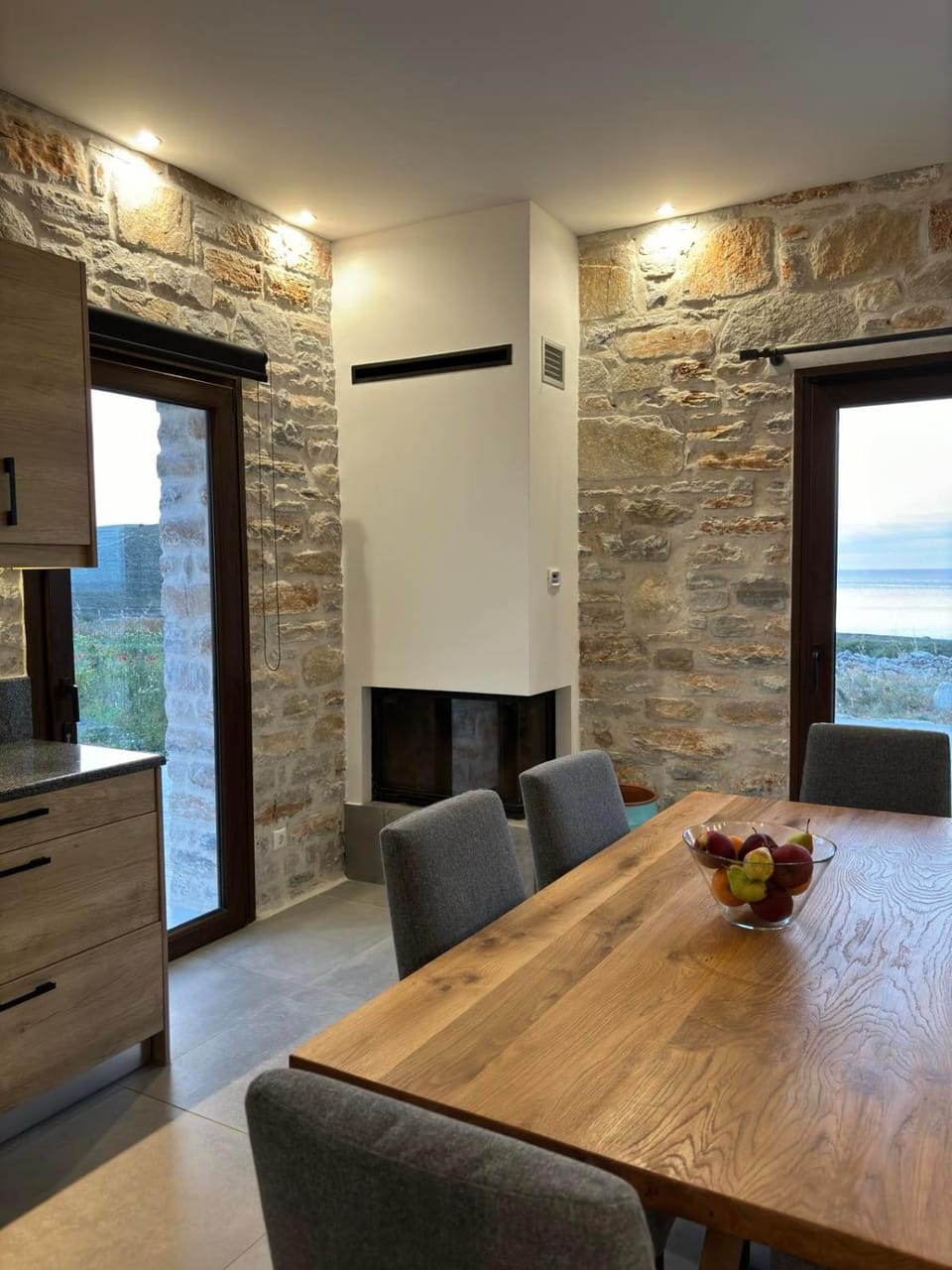 Kitchen or kitchenette, Living room, Seating area, Dining area