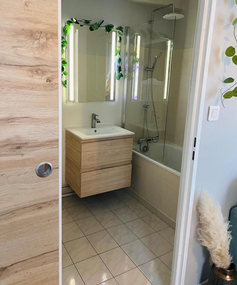 Bathroom, Bath