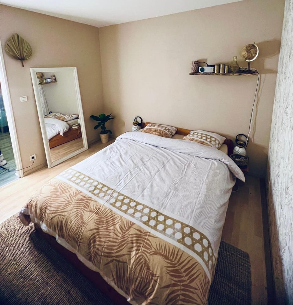 Bed, Bedroom