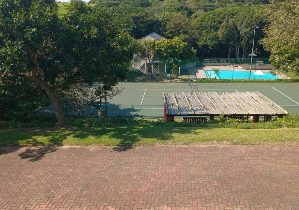 Tennis court, Swimming pool