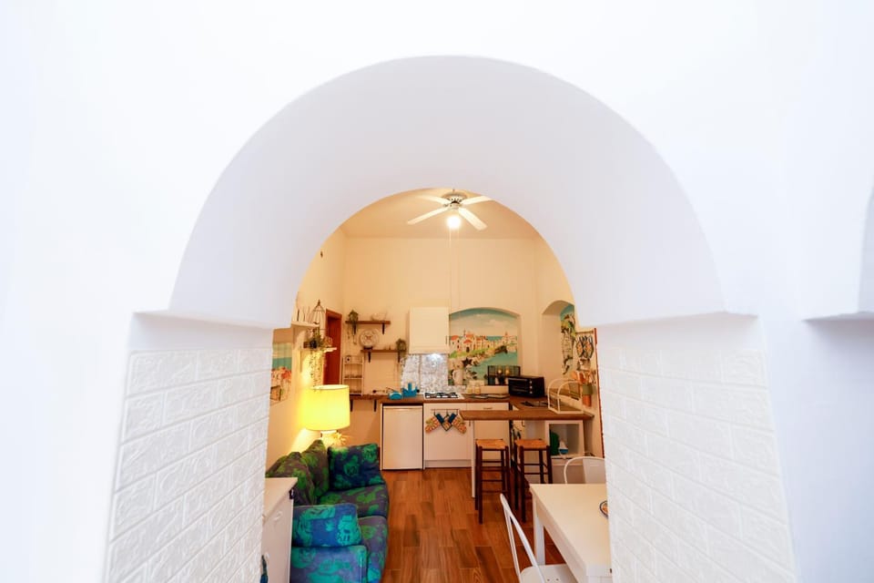 Lounge or bar, stove, kitchen