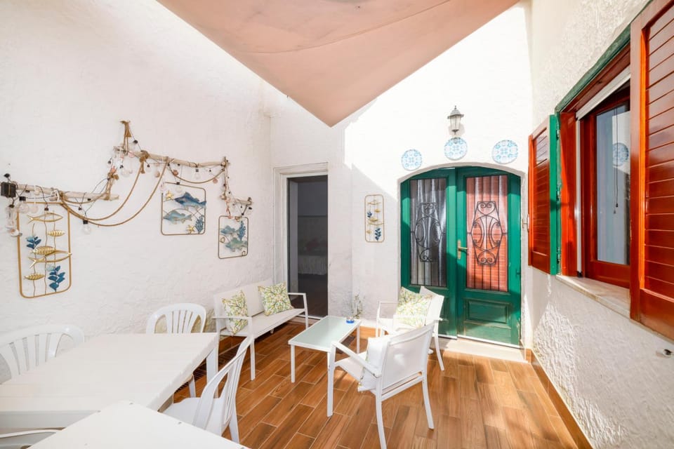 Property building, Balcony/Terrace, Balcony/Terrace