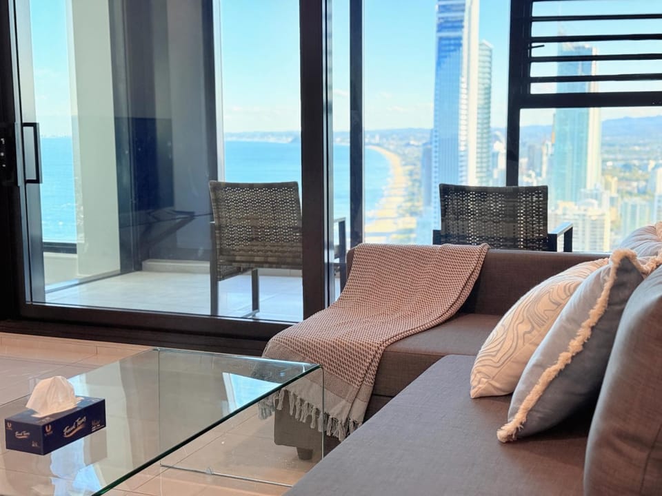 Oceanfront Serenity 2Beds with SofaBed Ocean View Apt Apartment in Surfers Paradise