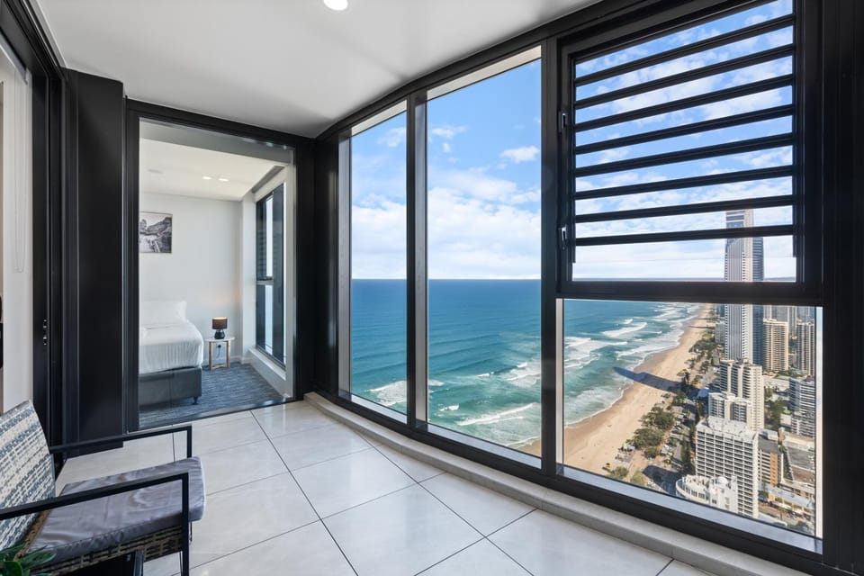 Oceanfront Serenity 2Beds with SofaBed Ocean View Apt Apartment in Surfers Paradise